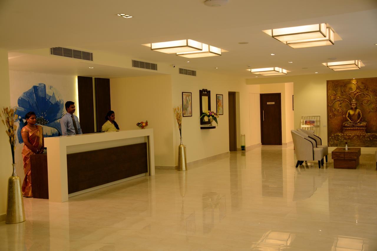 Blu Iris Hotel Madras Buitenkant foto