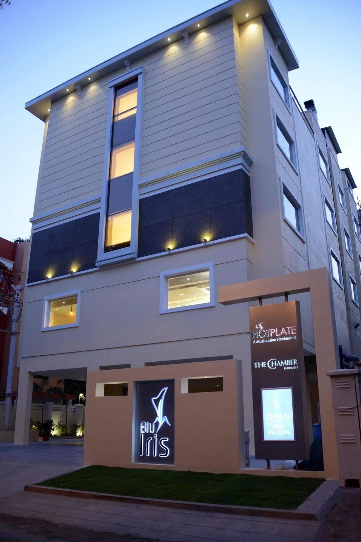 Blu Iris Hotel Madras Buitenkant foto