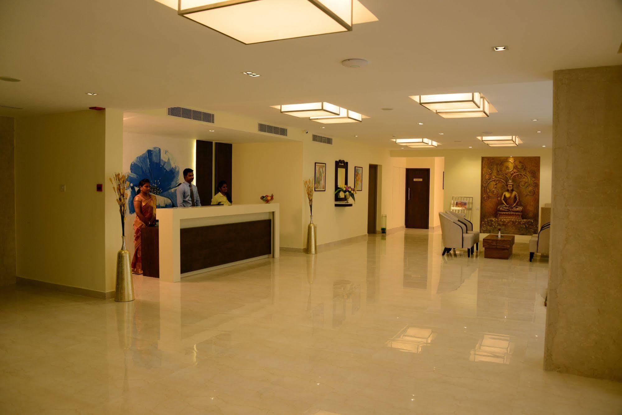 Blu Iris Hotel Madras Buitenkant foto