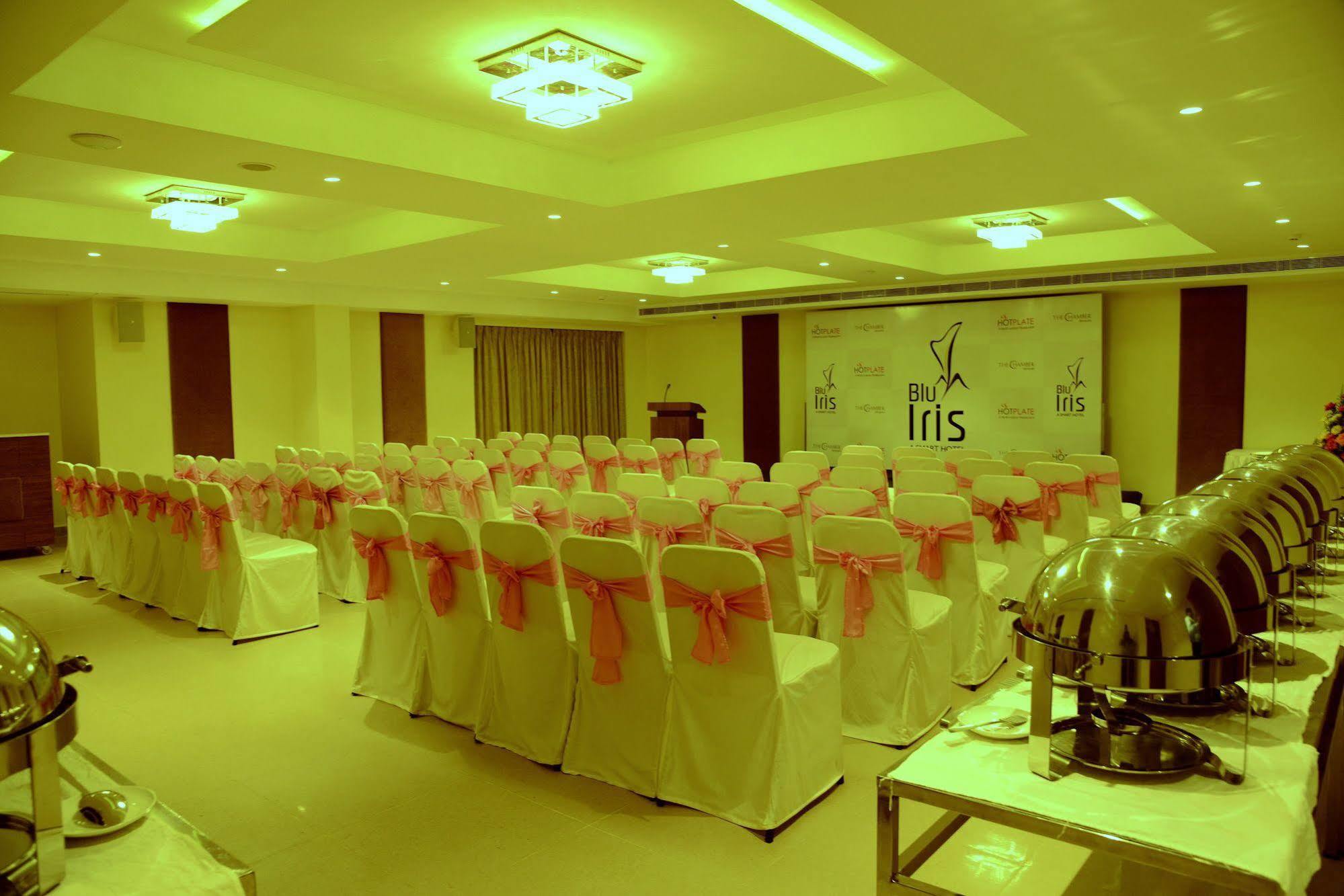 Blu Iris Hotel Madras Buitenkant foto